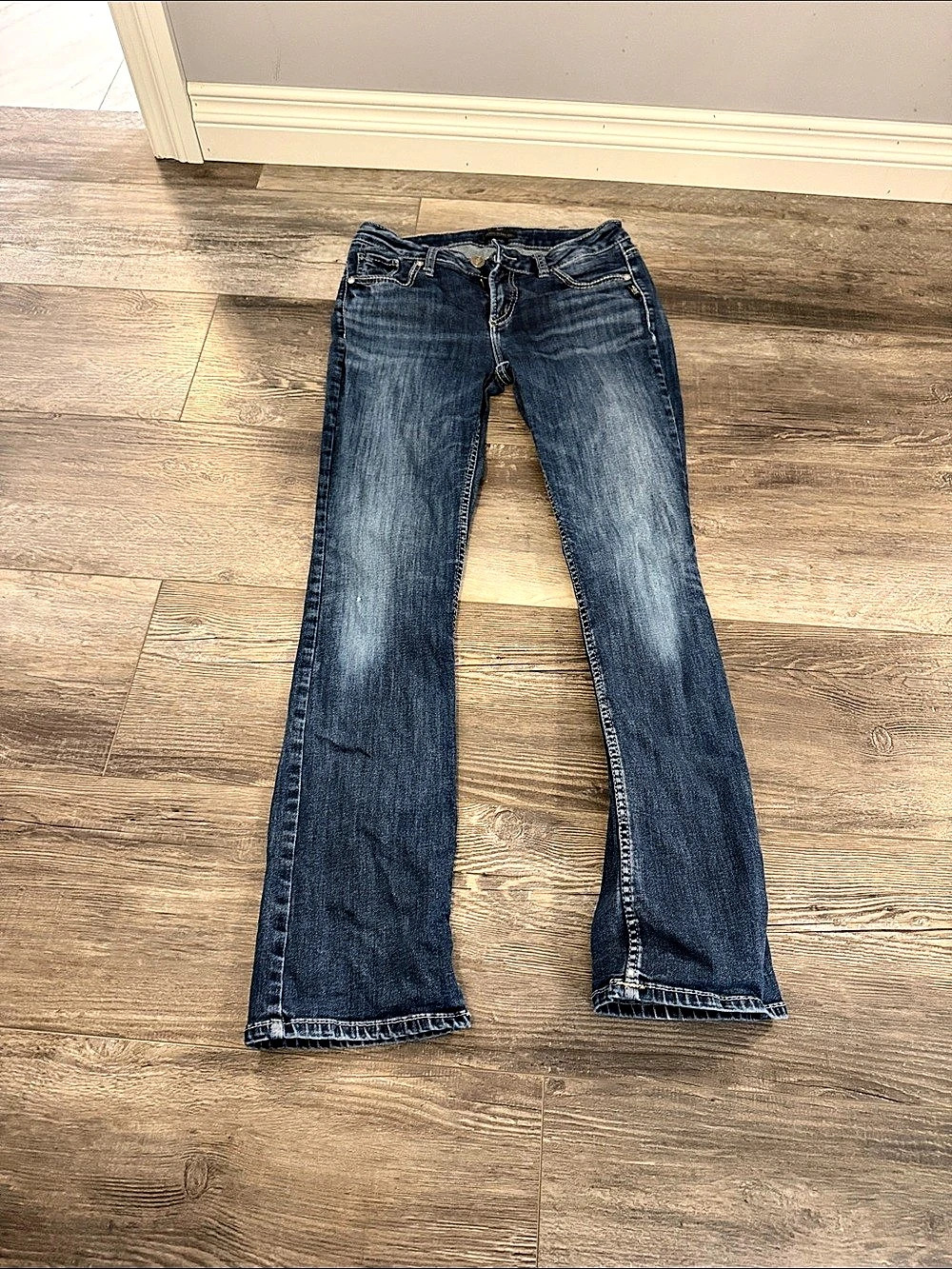Silver Jeans Co. Suki Mid Slim Bootcut. Jeans Blue Waist 27